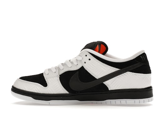 Nikd SB Dunk Low TIGHTBOOTH